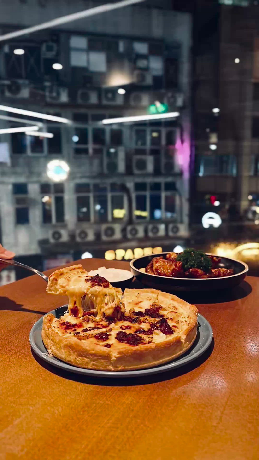 韓國第一烤雞🍗 拉絲芝士衝擊眼球芝加哥薄餅🤩