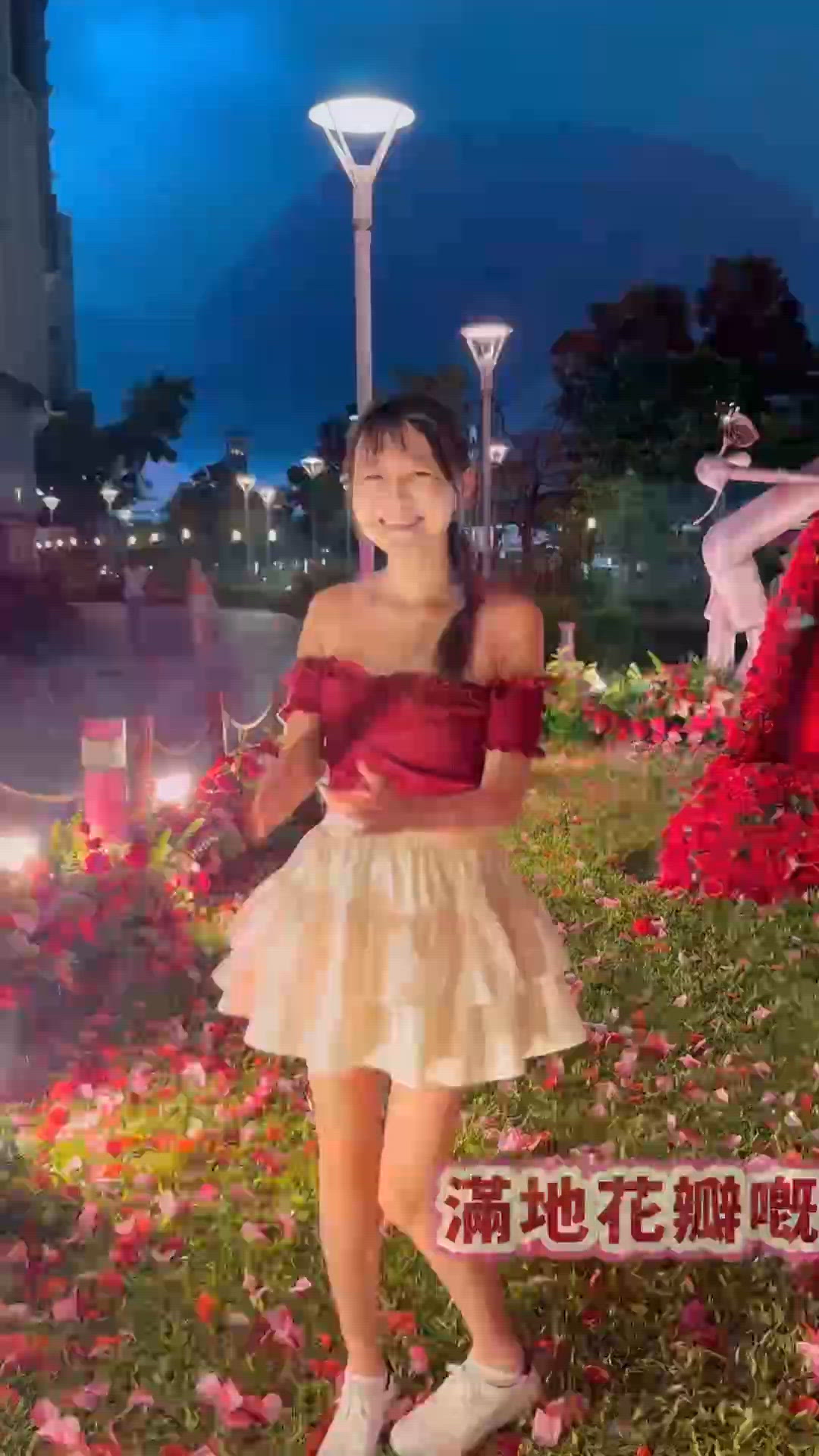 北角海濱大型玫瑰花園藝裝置 ‧ 夜晚打卡最啱FEEL