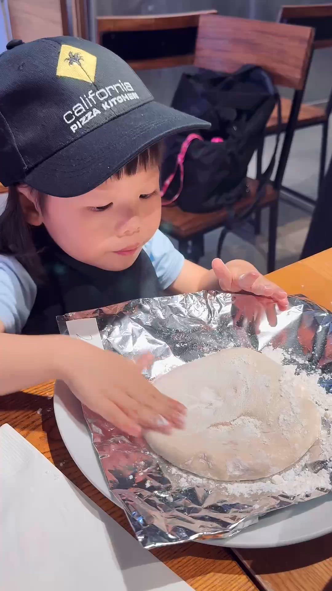 晴晴變身小廚神！😋 親子整Pizza！👩‍🍳