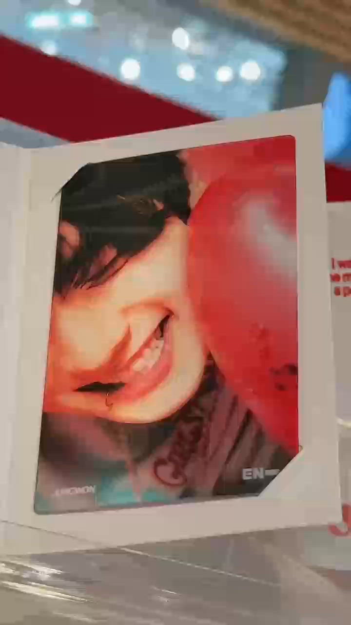 人氣男團ENHYPEN主題店登陸K11入手香港限定3D炫光卡