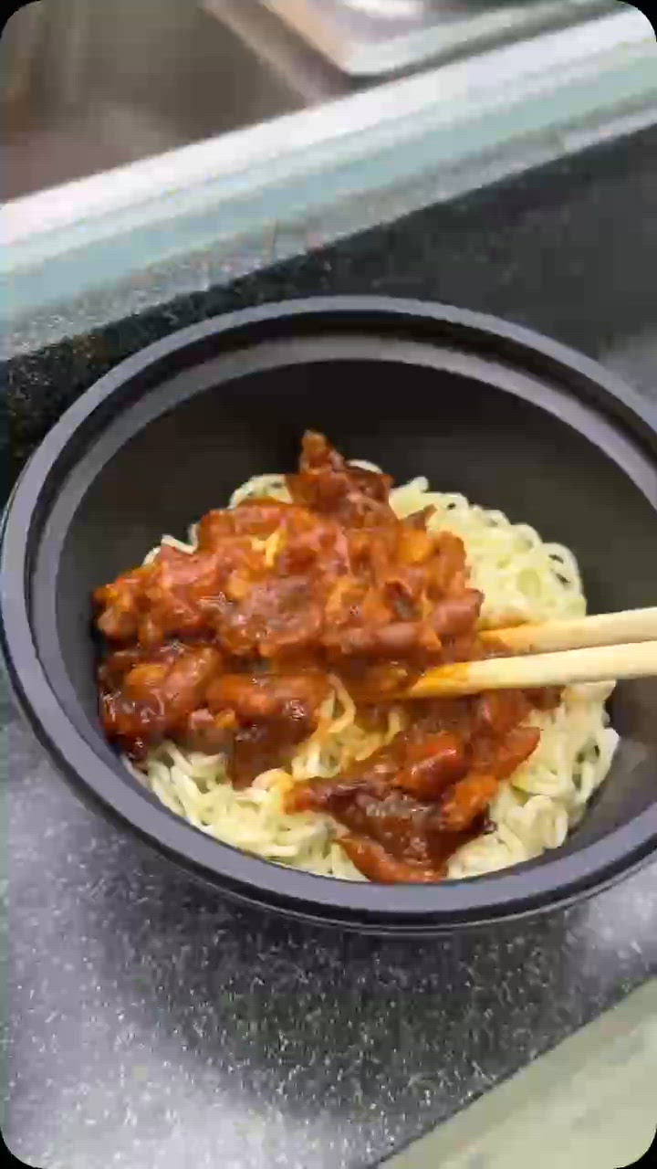 🍜【奀師傅 x 7仔食檔】懷舊港味進駐便利店!👨‍🍳✨