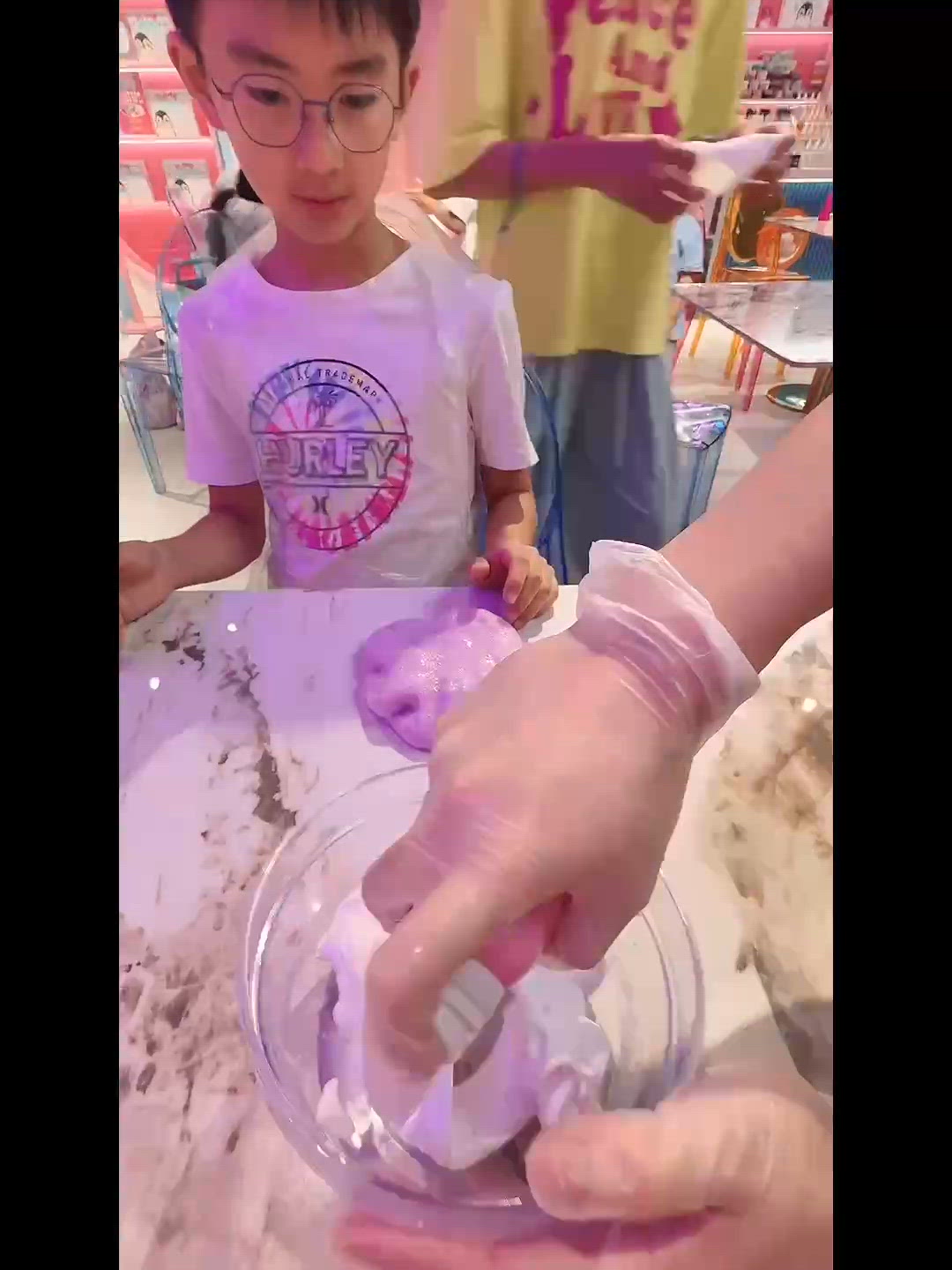 週末帶娃福田玩史萊姆！🤩 兩兄妹玩到癲！