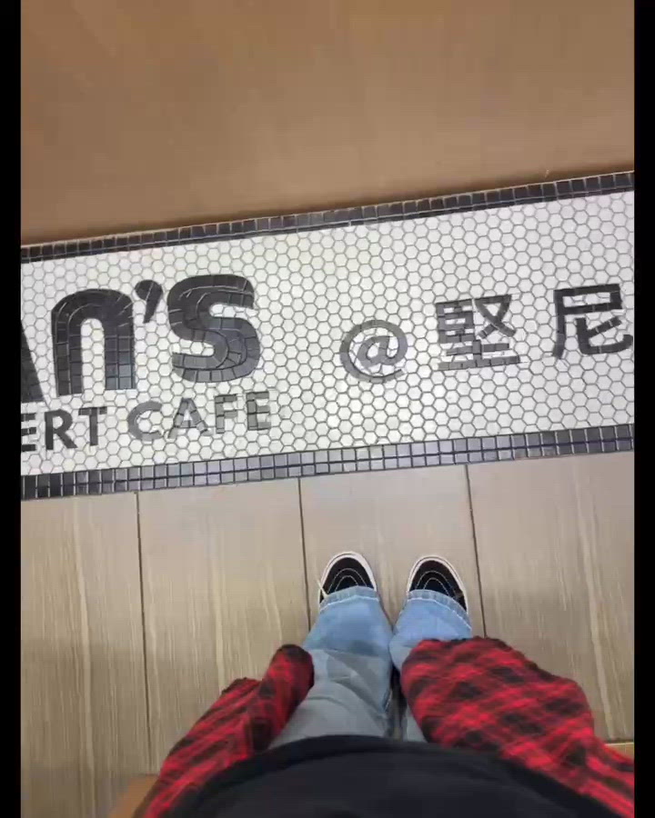 1.  西環嘆甜品🤤！窩夫咖喱樣樣正😋！ #堅尼地城美食