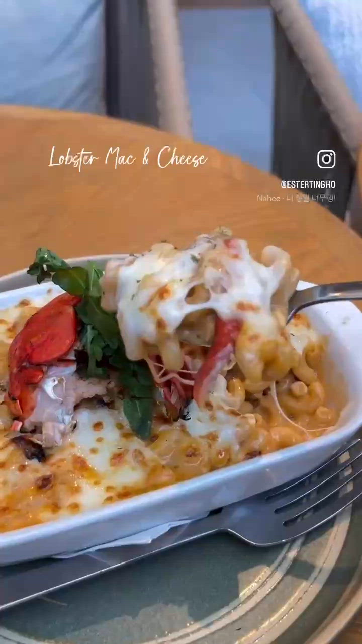 又去西貢嘆個 brunch 💕食龍蝦芝士焗通心粉。烤牛扒沙律