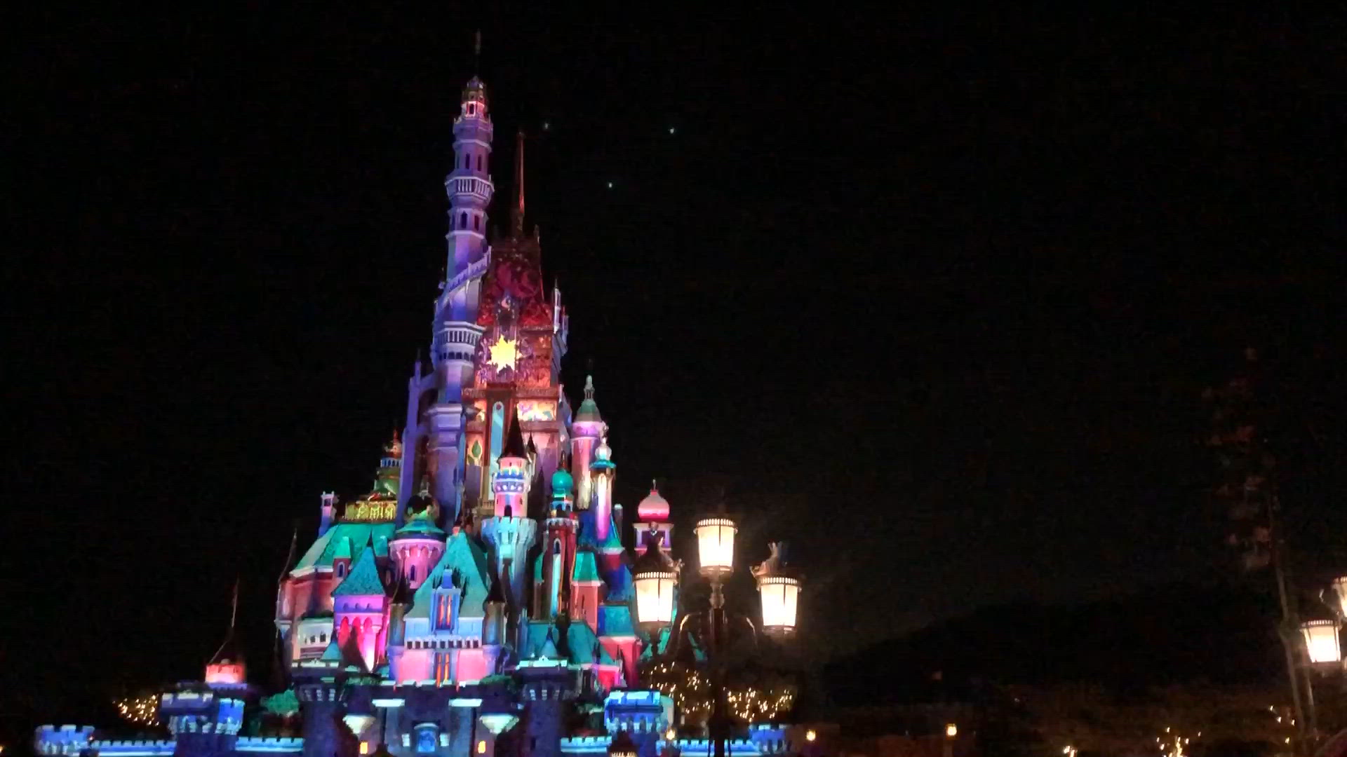 迪士尼20周年！昇華版星夢光影之旅🤩 晚間派對等你嚟！✨