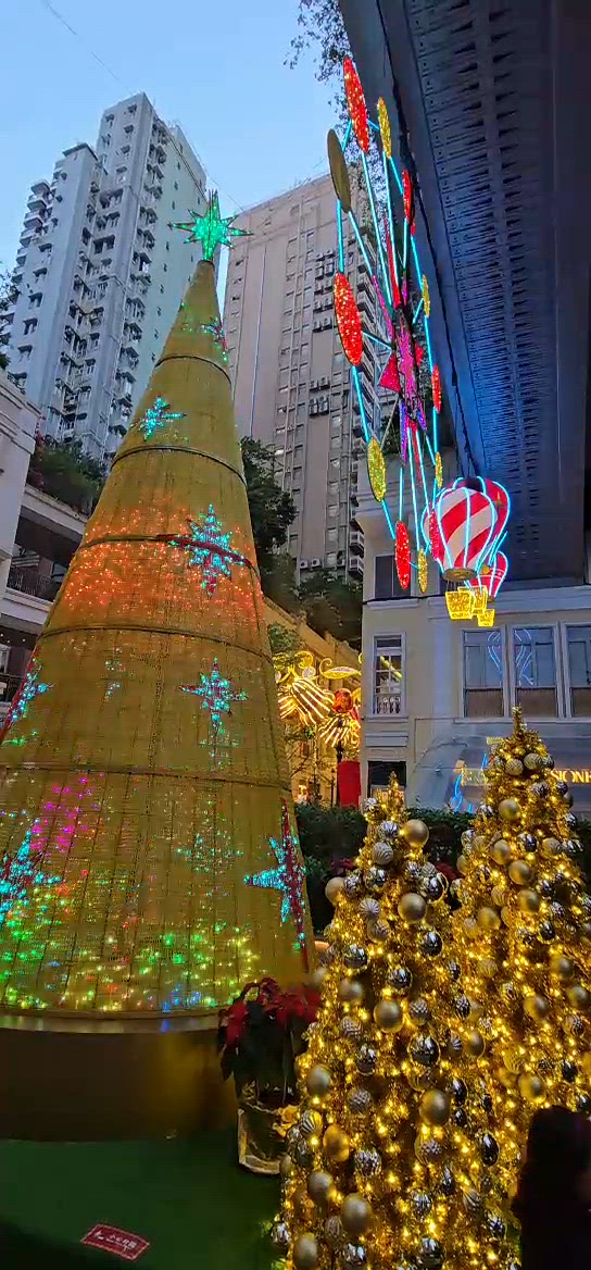 利東街好有聖誕喜氛，不可錯過的打卡點。