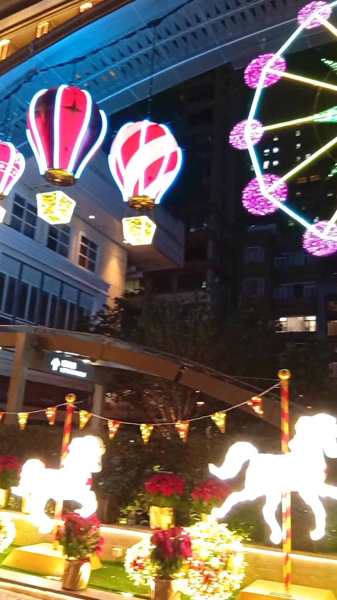 今年聖誕🎄利東街燈光音樂匯演！✨ 閃爆全港，目不暇給！