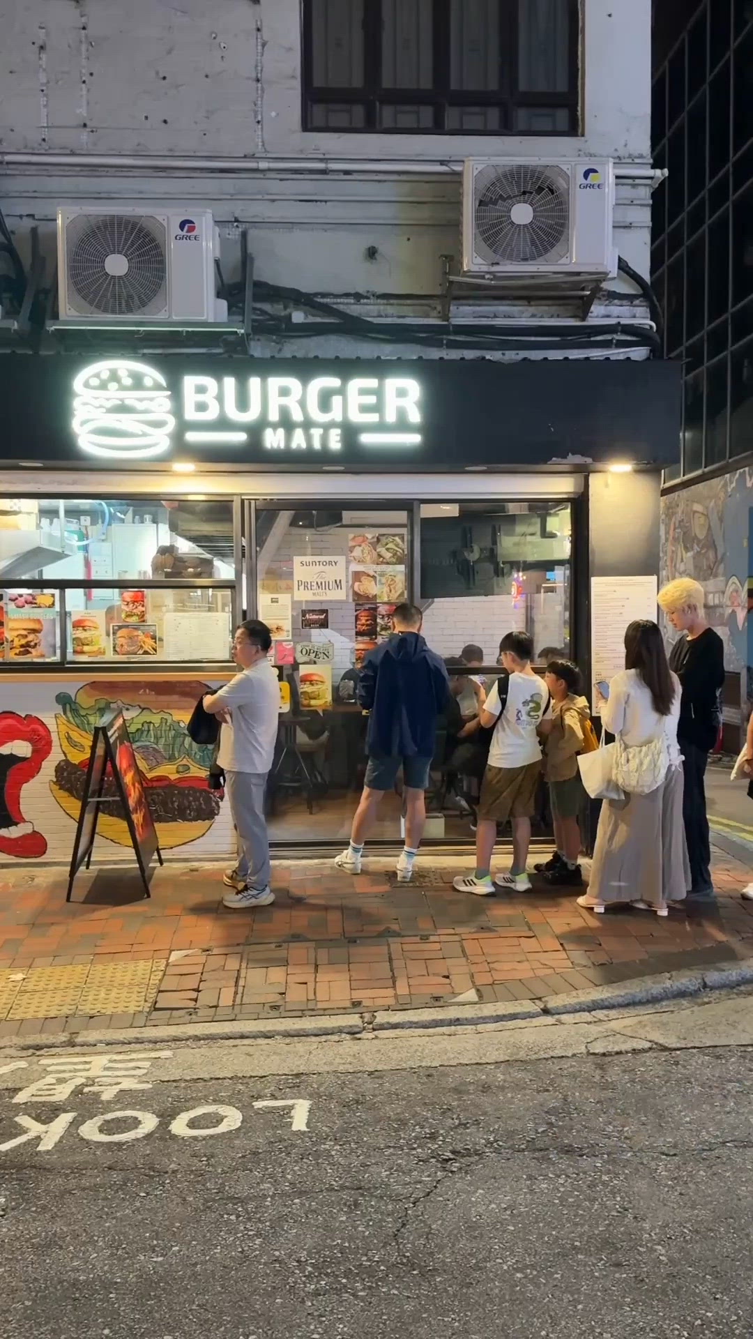 1.  🍔 美式漢堡！每日限量200份！😋 9點前衝呀！