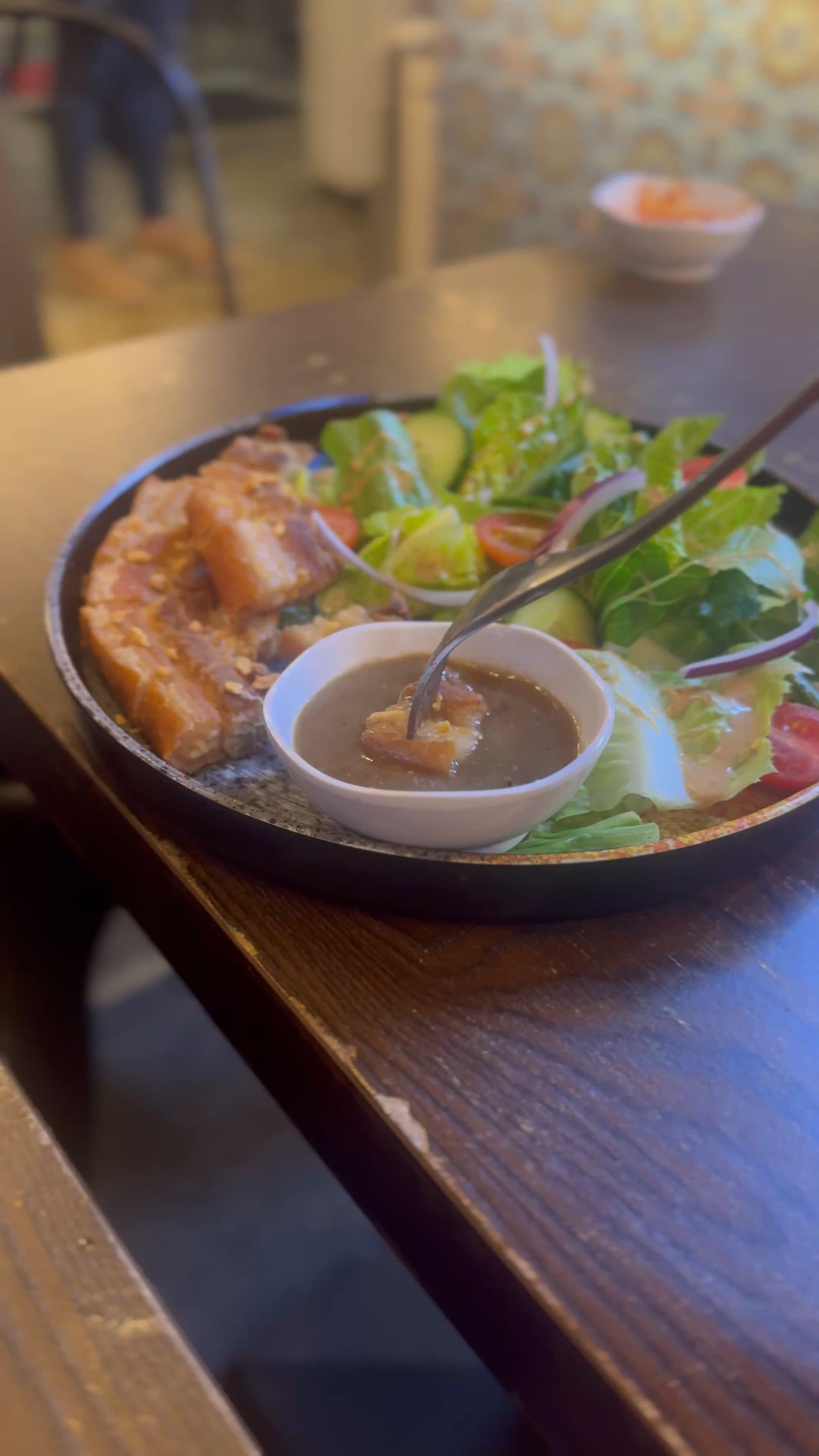 菲律賓菜館😋北角必食！五花肉沙律超正！🔥