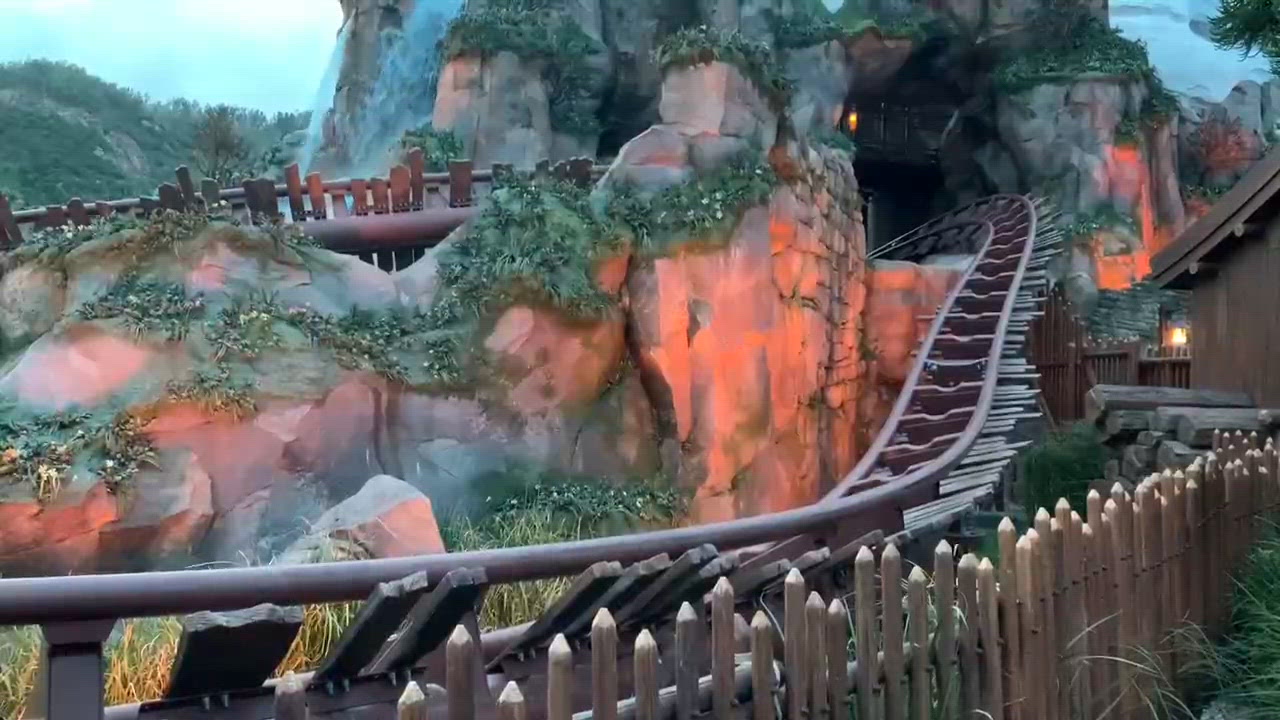 迪士尼樂園 灰熊山谷