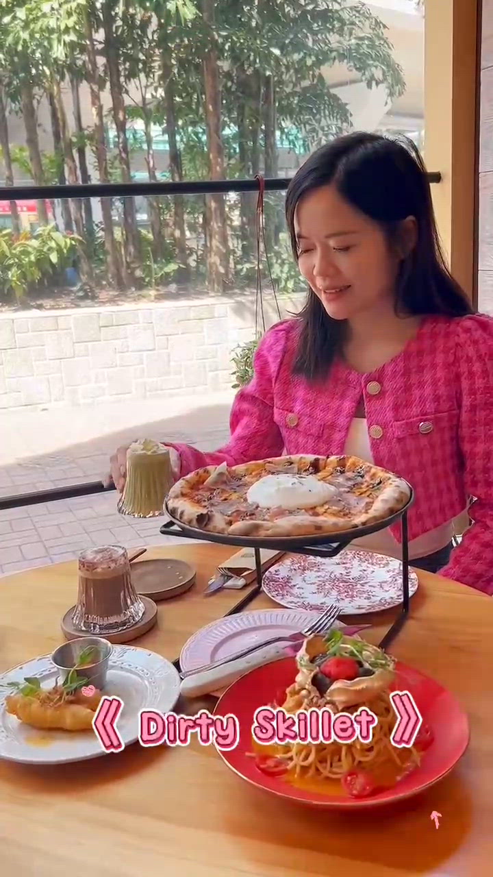 童心未泯！筲箕灣旋轉木馬餐廳🎠✨