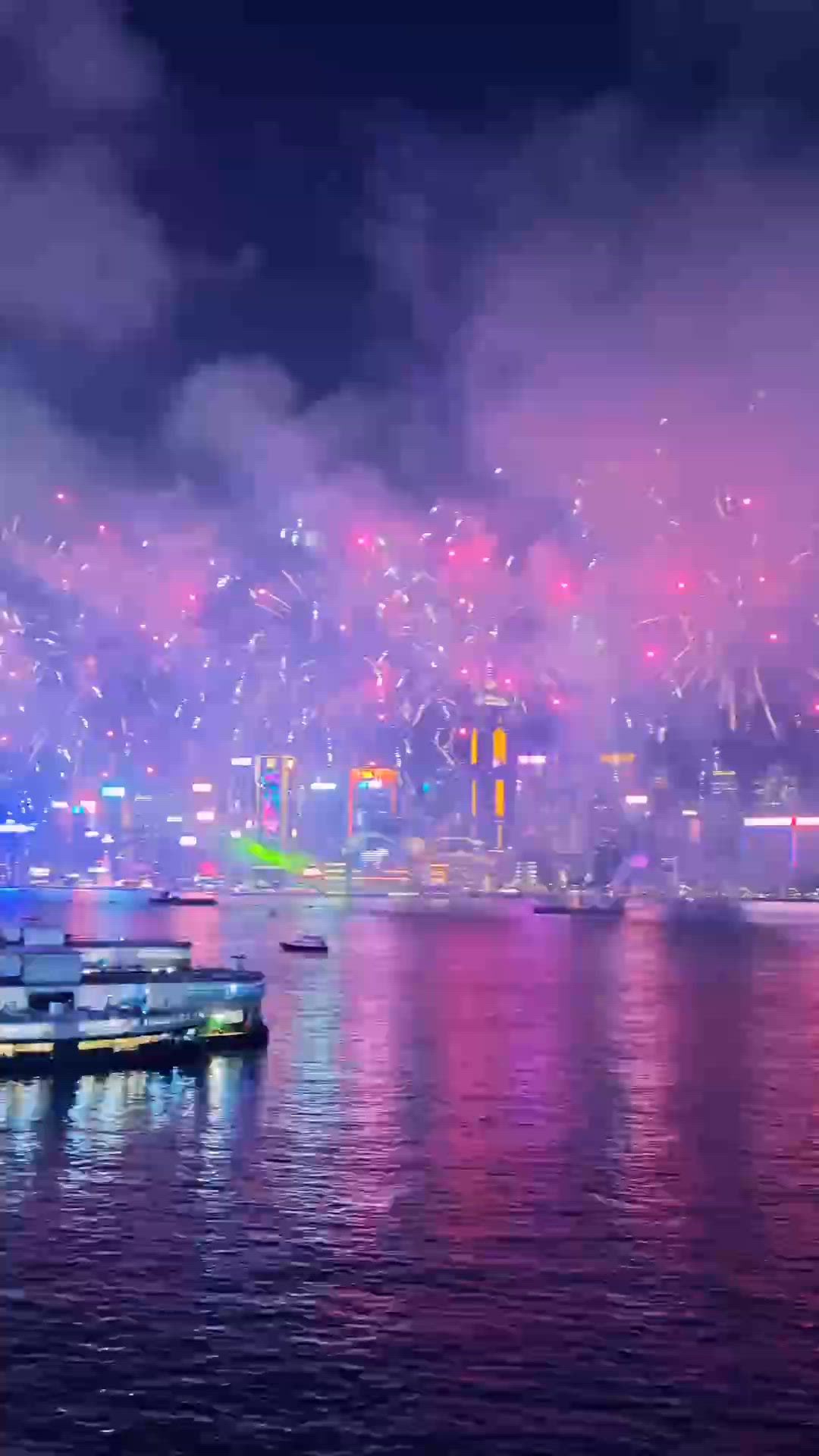 【年初二現場直擊】31,888枚煙花維港綻放!