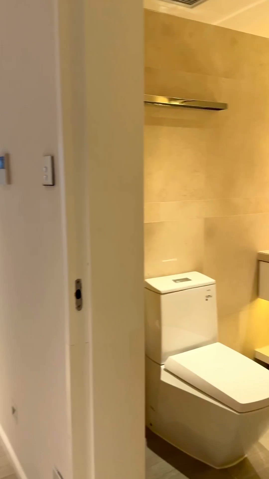 【$1300西貢海景露台房！對住個海飲酒煲劇🥂】