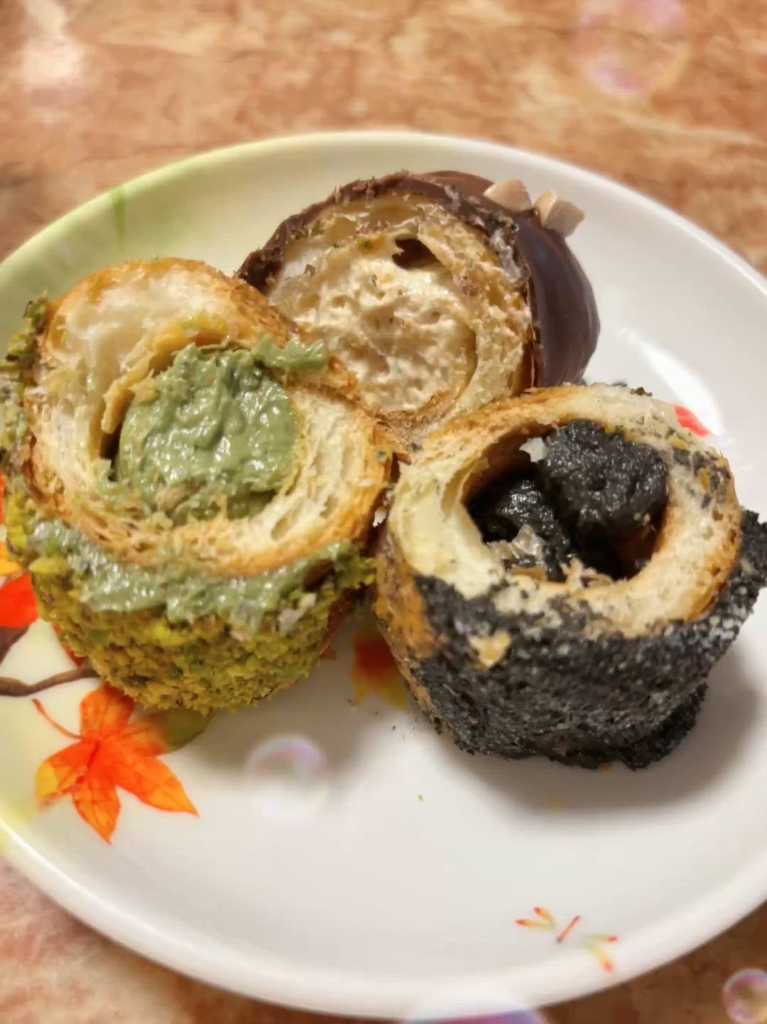 加多娜天然酵母手作：黑芝麻與開心果的流心藝術 🍰
