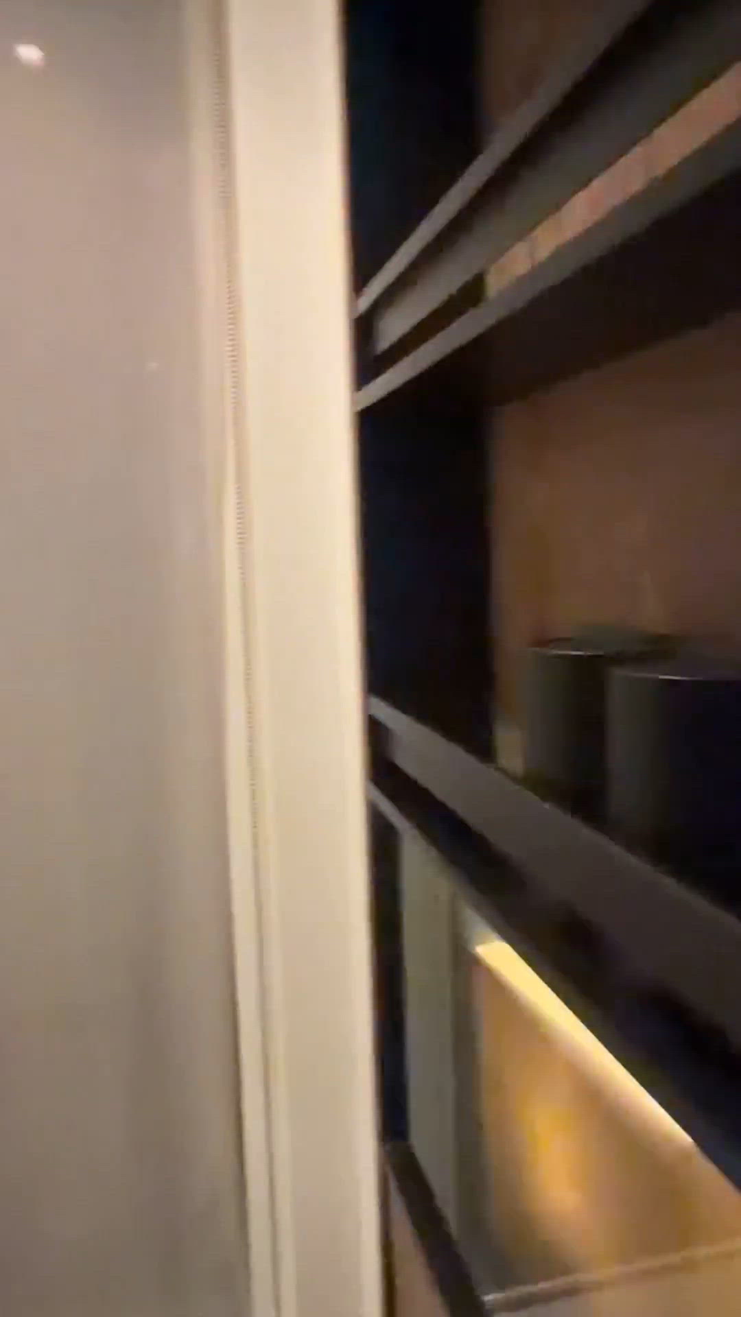 $1000住上環酒店套房！煮飯仔體驗溫馨偽同居生活🛋️