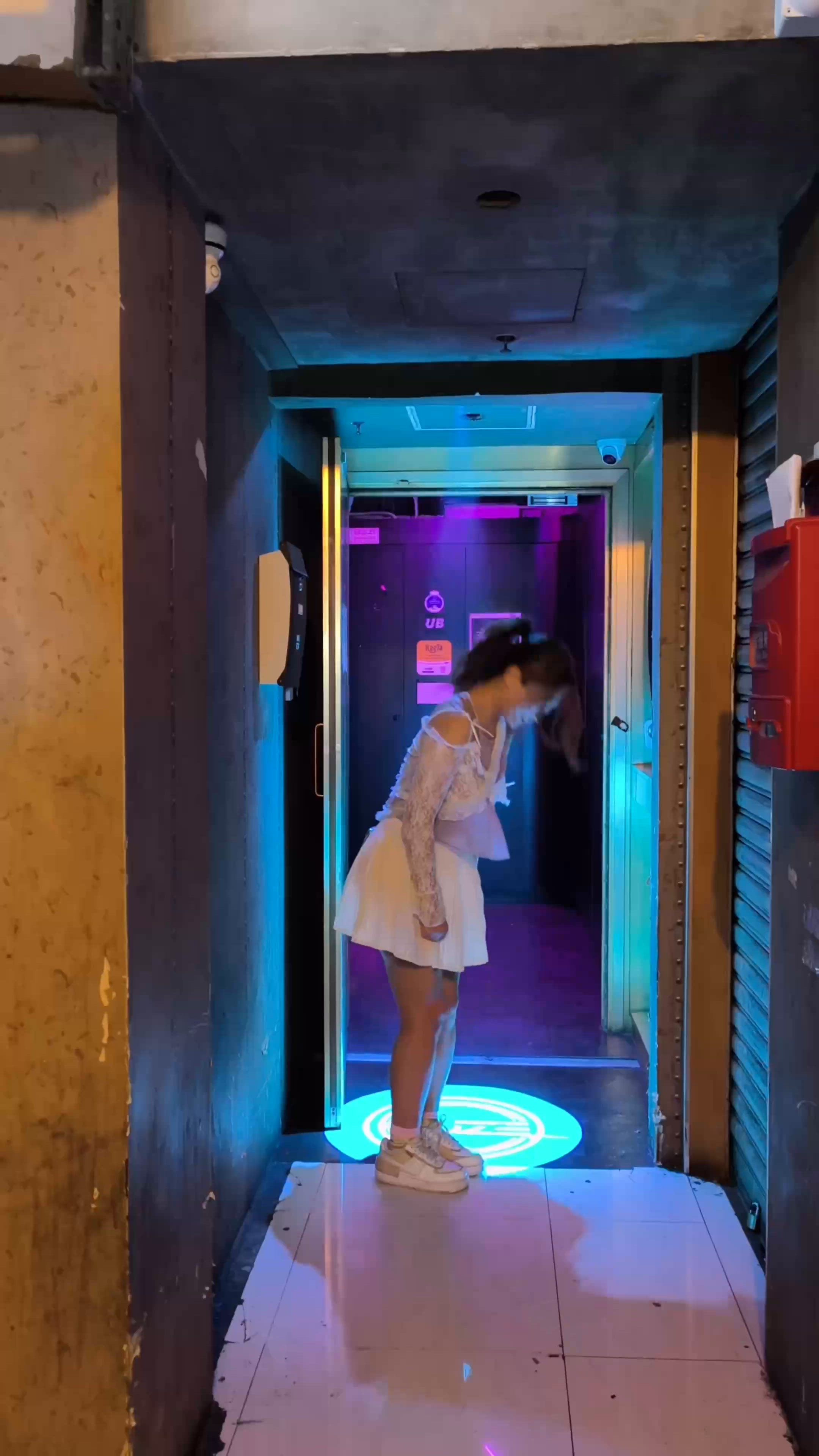 科幻感中環蘭桂坊酒吧