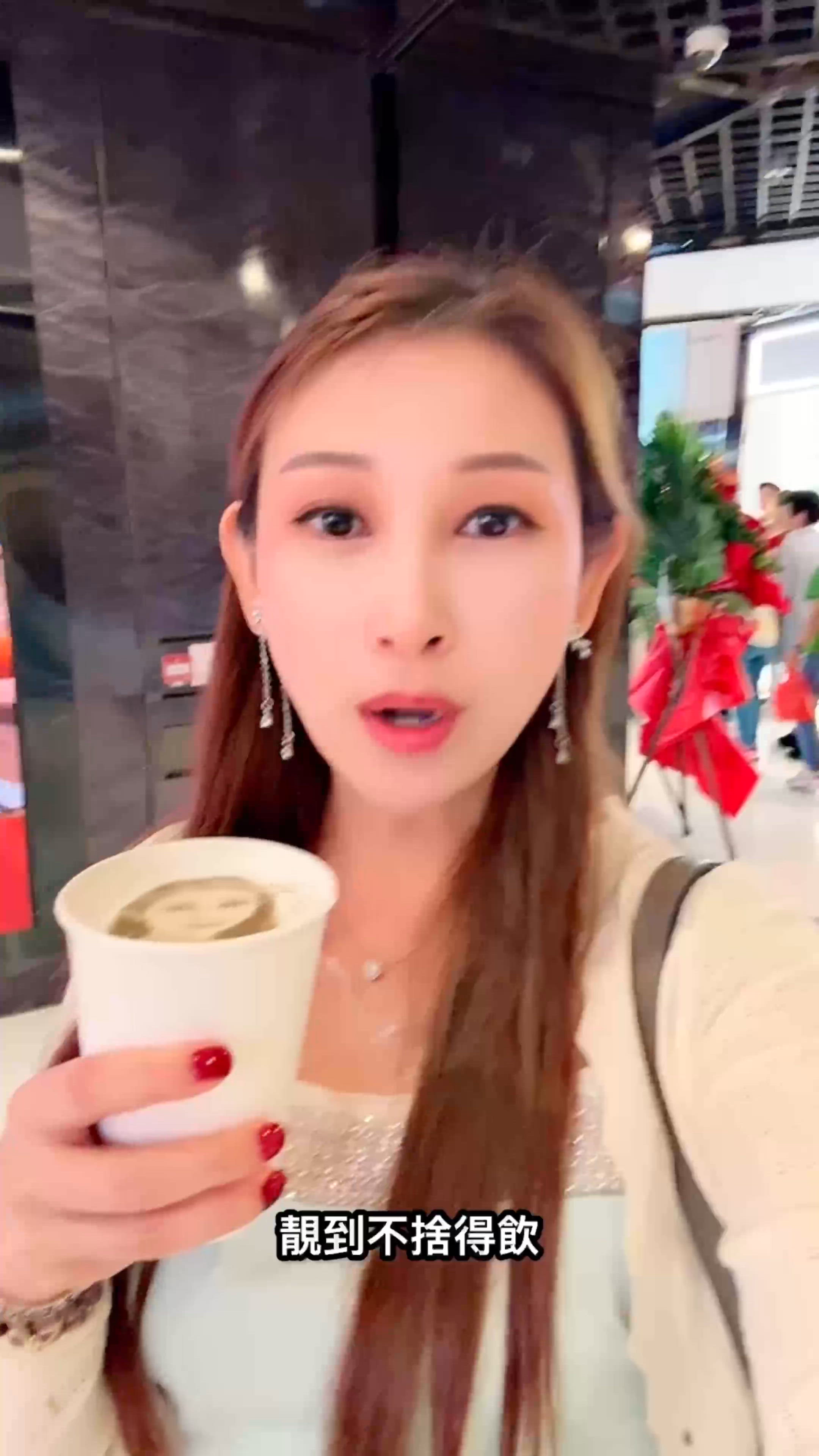 機械人沖茶🥤 好好玩！👍