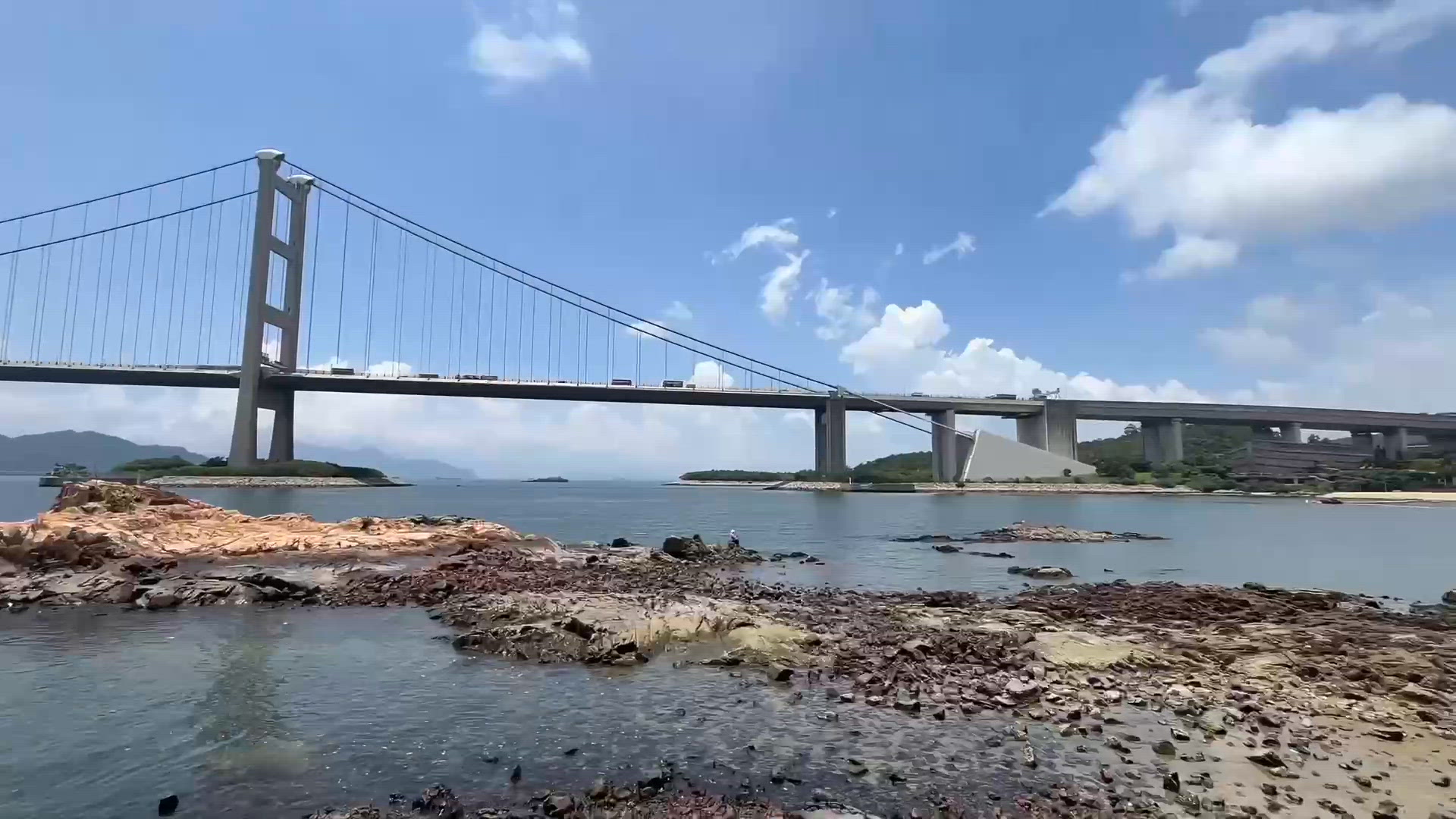 漫步青馬水岸，一覽三橋落日山海畫卷