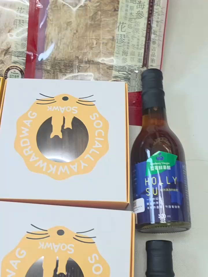 每次我拎曬啲禮物出嚟影相嘅時候, tobey就會好開心. 因