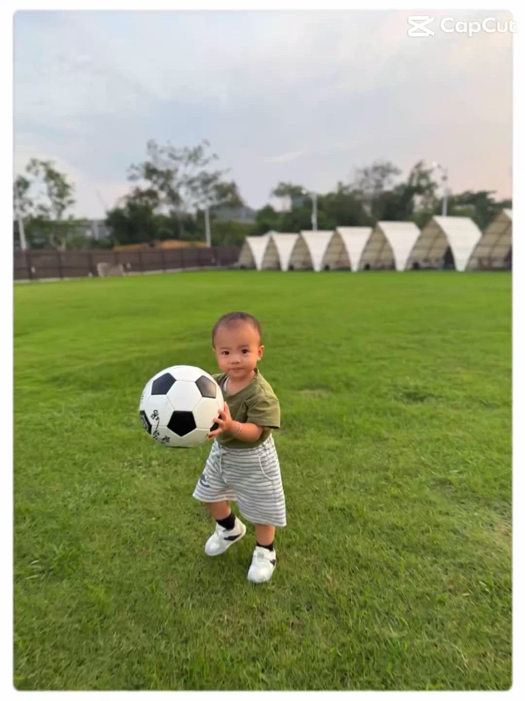夏天嗰陣帶咗 1歲4個月嘅 Lolo 去元朗微風村🪻✨